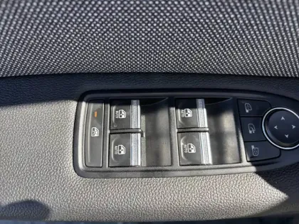 Photo 25 Renault Captur  E-Tech full hybrid 145 ch