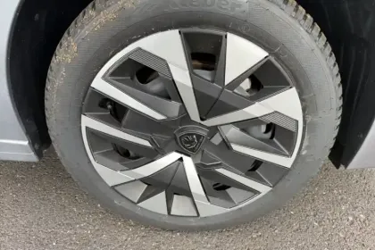 Photo 47 Peugeot 208  Hybrid 100 e-DCS6