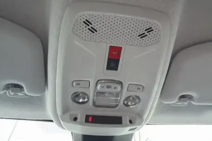 Photo 101 Peugeot 208  Hybrid 100 e-DCS6