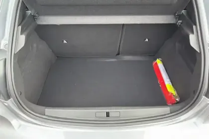 Photo 42 Peugeot 208  Hybrid 100 e-DCS6