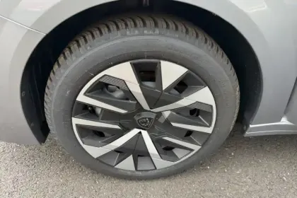 Photo 48 Peugeot 208  Hybrid 100 e-DCS6