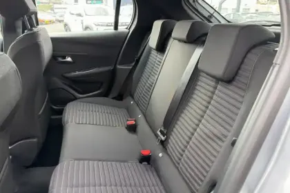 Photo 44 Peugeot 208  Hybrid 100 e-DCS6