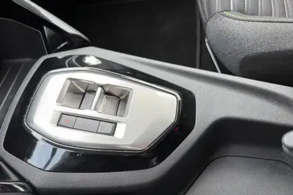 Photo 98 Peugeot 208  Hybrid 100 e-DCS6