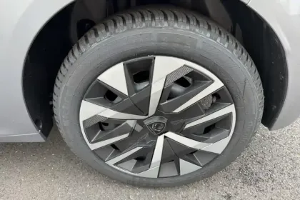 Photo 45 Peugeot 208  Hybrid 100 e-DCS6