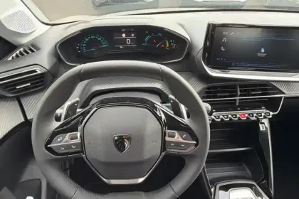 Photo 51 Peugeot 208  Hybrid 100 e-DCS6