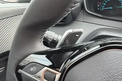 Photo 88 Peugeot 208  Hybrid 100 e-DCS6