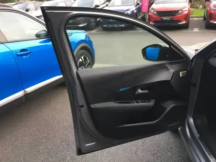 Photo 16 Peugeot 208  Electrique 50 kWh 136ch