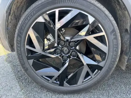 Photo 8 Renault Captur  E-Tech full hybrid 145 ch