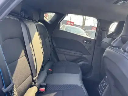 Photo 15 Renault Captur  E-Tech full hybrid 145 ch