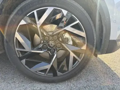 Photo 9 Renault Captur  E-Tech full hybrid 145 ch