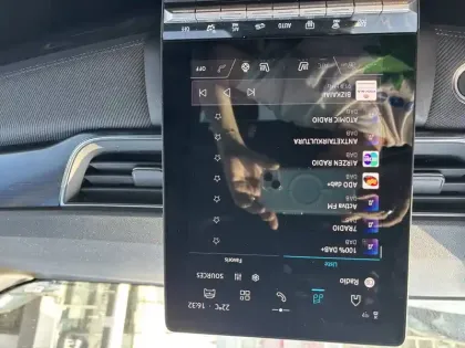 Photo 29 Renault Captur  E-Tech full hybrid 145 ch