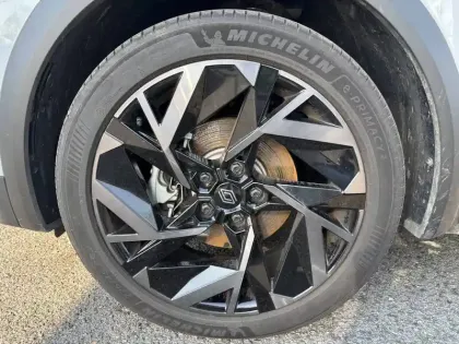 Photo 10 Renault Captur  E-Tech full hybrid 145 ch