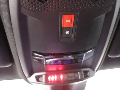 Photo 24 Peugeot 208  PureTech 100 S&S EAT8