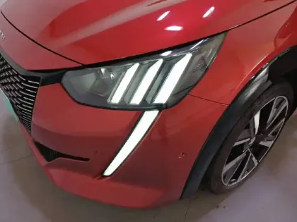 Photo 16 Peugeot 208  PureTech 100 S&S EAT8