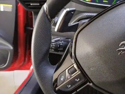 Photo 31 Peugeot 208  PureTech 100 S&S EAT8