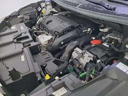 Photo 48 Peugeot 3008  Hybrid 225 e-EAT8