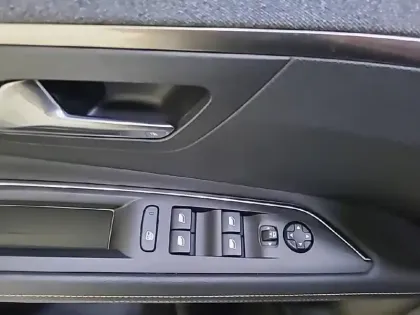 Photo 98 Peugeot 3008  Hybrid 225 e-EAT8