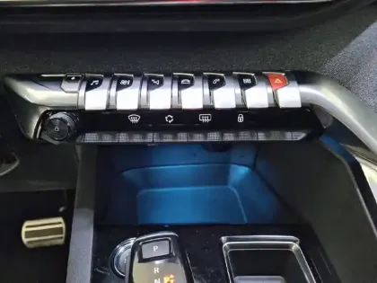 Photo 56 Peugeot 3008  Hybrid 225 e-EAT8