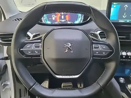 Photo 8 Peugeot 3008  Hybrid 225 e-EAT8