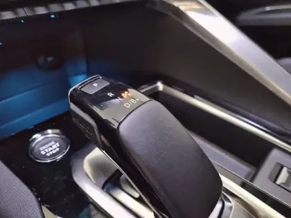 Photo 47 Peugeot 3008  Hybrid 225 e-EAT8