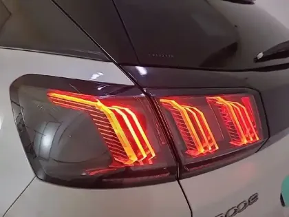 Photo 50 Peugeot 3008  Hybrid 225 e-EAT8