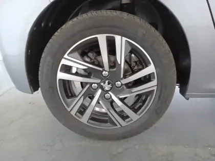 Photo 11 Peugeot 208  BlueHDi 100 S&S BVM6