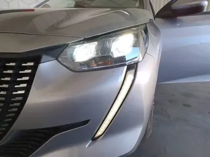 Photo 35 Peugeot 208  BlueHDi 100 S&S BVM6