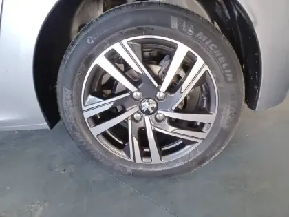 Photo 10 Peugeot 208  BlueHDi 100 S&S BVM6