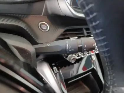 Photo 21 Peugeot 208  BlueHDi 100 S&S BVM6