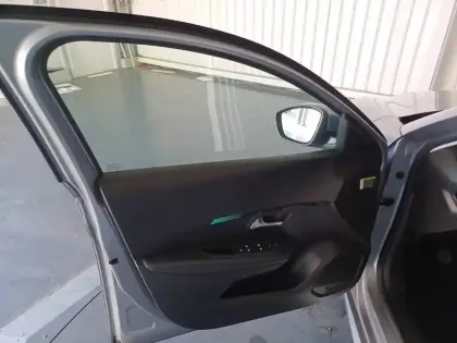 Photo 16 Peugeot 208  BlueHDi 100 S&S BVM6