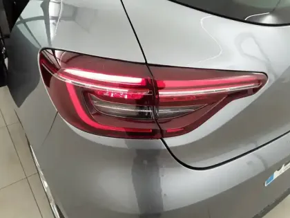 Photo 16 Renault Clio  E-Tech hybride 145