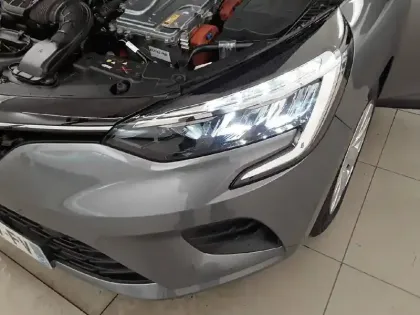 Photo 15 Renault Clio  E-Tech hybride 145