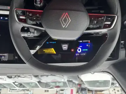 Photo 33 Renault Austral  E-Tech full hybrid 200 GSR2