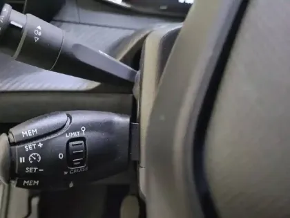 Photo 79 Peugeot 208  PureTech 75 S&S BVM5