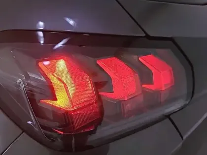 Photo 17 Peugeot 208 Gén. II Ph1 NG Like 5