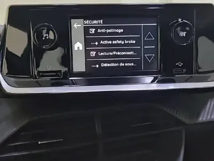 Photo 22 Peugeot 208 Gén. II Ph1 NG Like 5