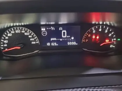 Photo 10 Peugeot 208 Gén. II Ph1 NG Like 5