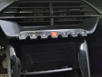 Photo 24 Peugeot 208 Gén. II Ph1 NG Like 5