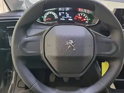 Photo 63 Peugeot 208  PureTech 75 S&S BVM5