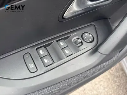 Photo 11 Peugeot 2008  Electrique 54 kWh 156 ch