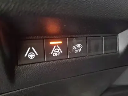 Photo 30 Peugeot 2008 Gén. II Ph1 NG GT 5