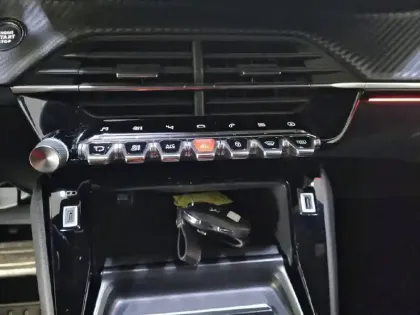 Photo 25 Peugeot 2008 Gén. II Ph1 NG GT 5