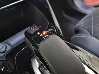 Photo 14 Peugeot 2008 Gén. II Ph1 NG GT 5