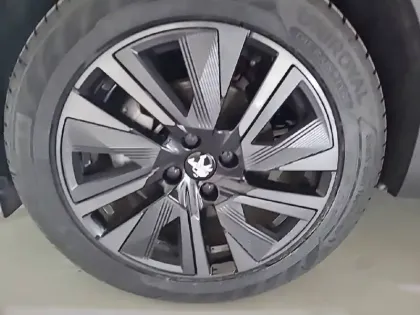 Photo 13 Peugeot 2008 Gén. II Ph1 NG GT 5