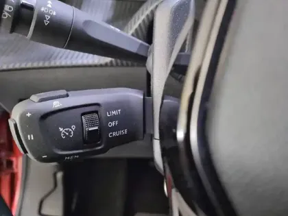 Photo 27 Peugeot 2008 Gén. II Ph1 NG GT 5