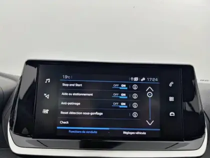 Photo 88 Peugeot 2008  PureTech 100 S&S BVM6