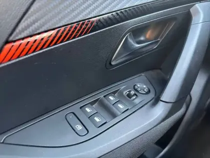 Photo 65 Peugeot 2008  PureTech 100 S&S BVM6