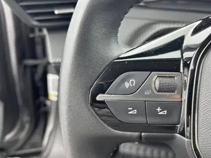 Photo 80 Peugeot 2008  PureTech 100 S&S BVM6