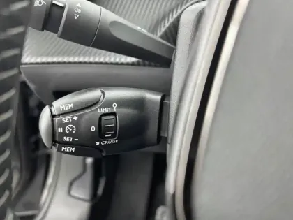 Photo 84 Peugeot 2008  PureTech 100 S&S BVM6