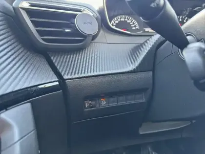 Photo 64 Peugeot 2008  PureTech 100 S&S BVM6